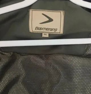 Chaqueta impermeable verde militar