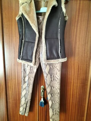 Chaleco moderno en ante y pelo suave