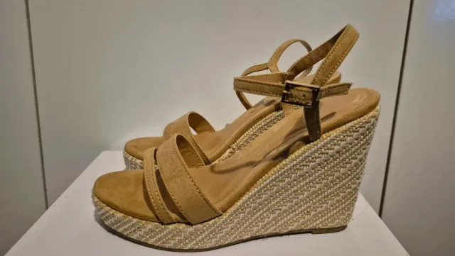 Sandalias cuña Sfera Talla 36 Camel
