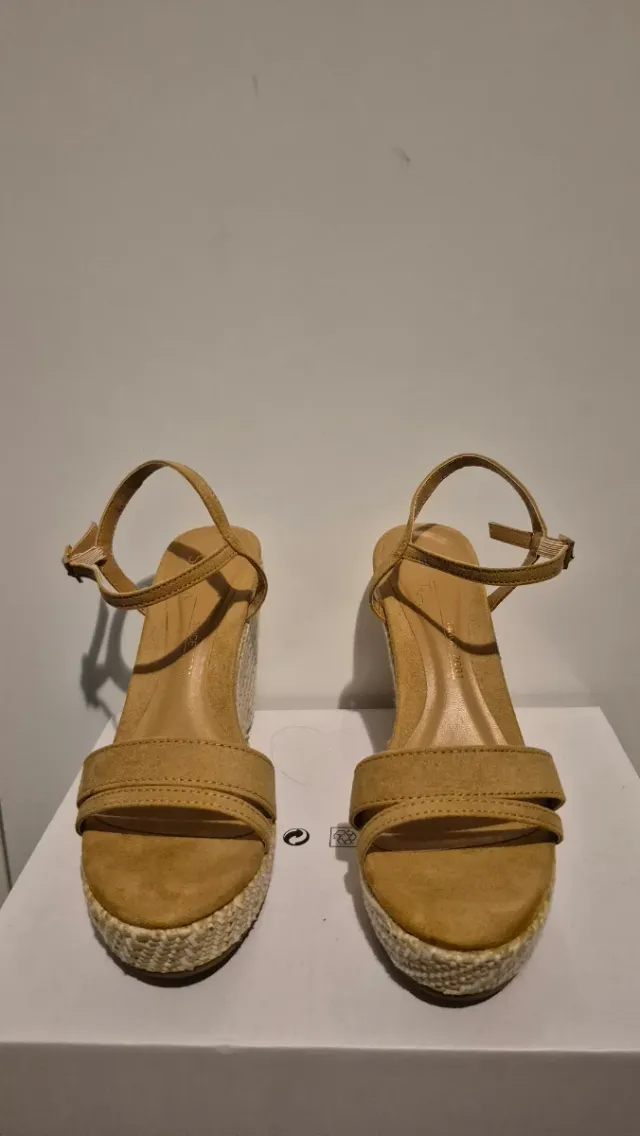 Sandalias cuña Sfera Talla 36 Camel