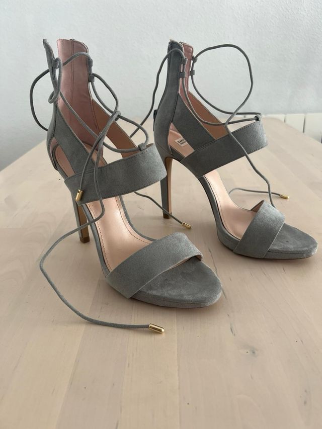 Sandalias de tacón grises talla 39