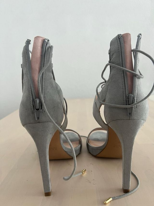 Sandalias de tacón grises talla 39