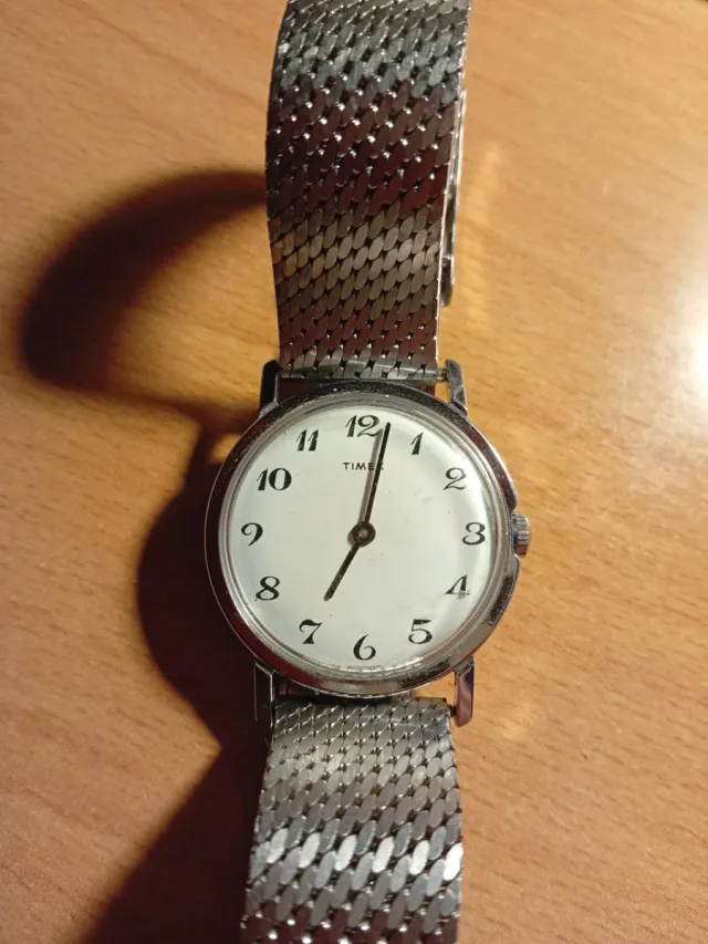 Reloj Timex Plata y Blanco