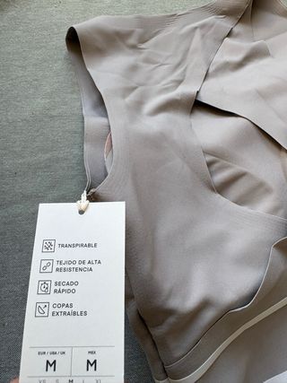 Top deportivo Oysho beige talla M Nuevo!