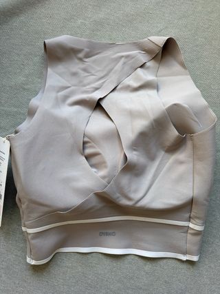 Top deportivo Oysho beige talla M Nuevo!