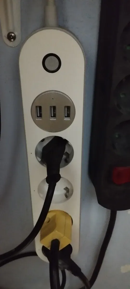 Regleta intelligente con 4 prese + 3 USB