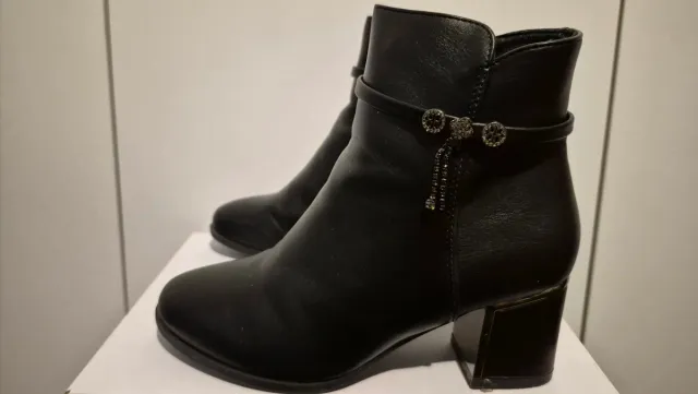 Botines negros talla 36