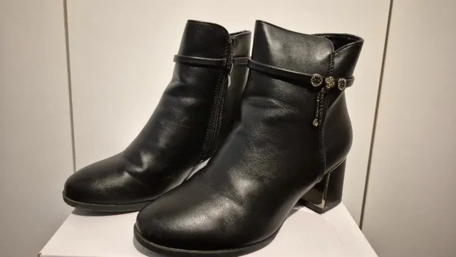 Botines negros talla 36