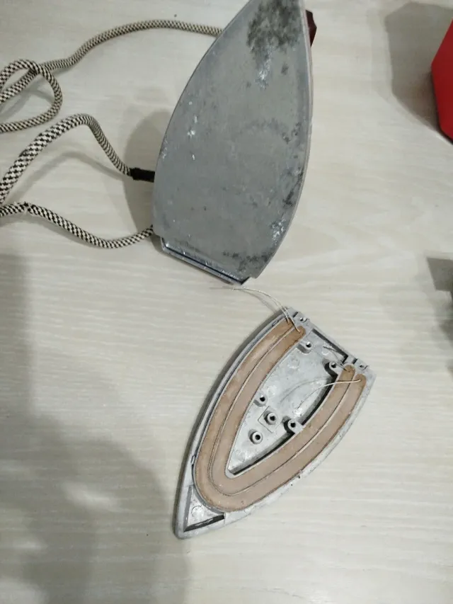 Plancha de ropa JATA vintage