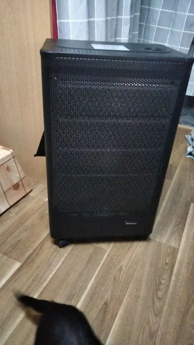 Estufa de butano negra