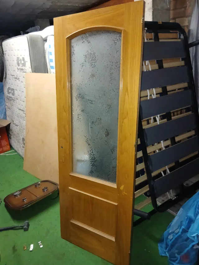 Puerta de madera con cristal de 69x189