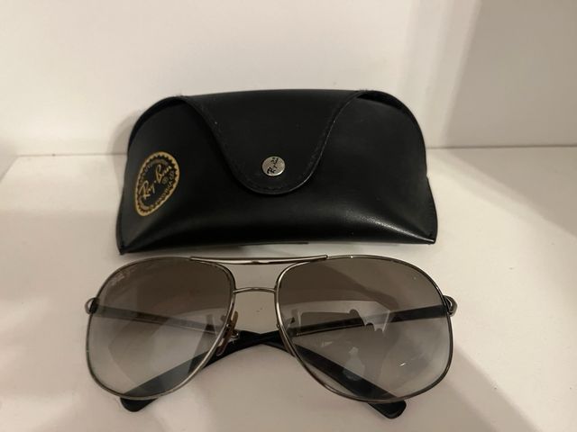 Gafas de sol Ray-Ban grises y plateadas