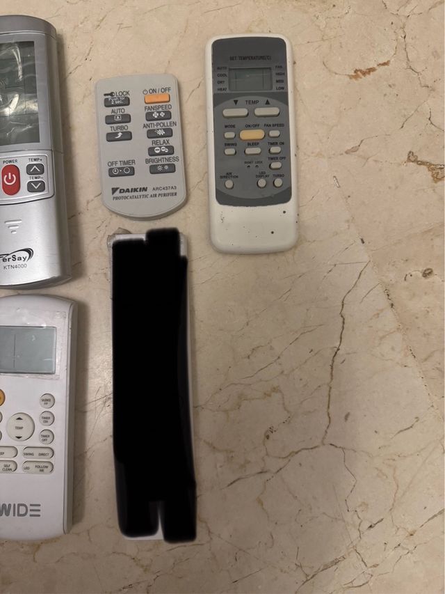 Lotto di 8 telecomandi per condizionatori Daikin, LG