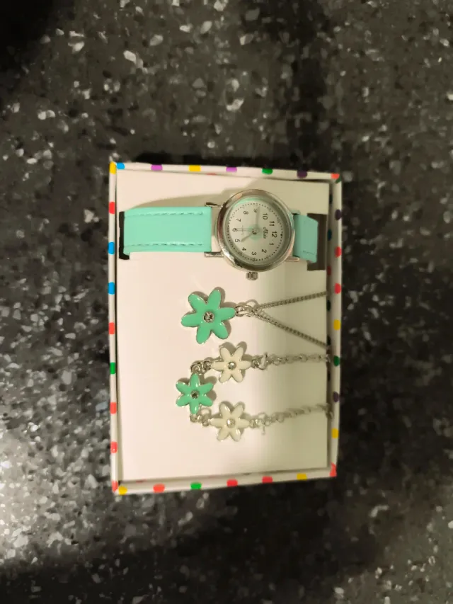 Conjunto Reloj, Colgante y Pulsera Infantil