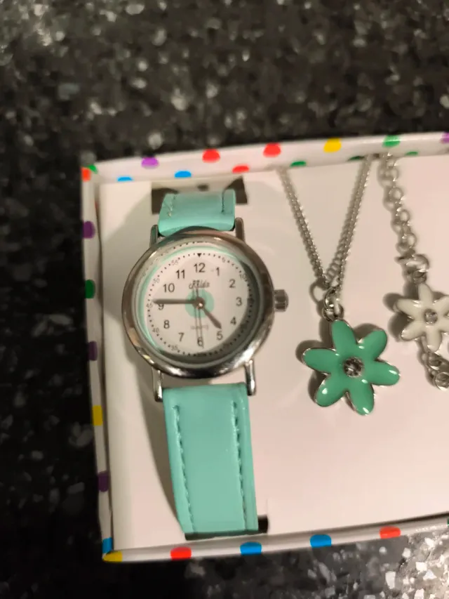 Conjunto Reloj, Colgante y Pulsera Infantil