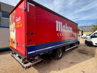 Iveco Eurocargo Tauliner botellero elevadora