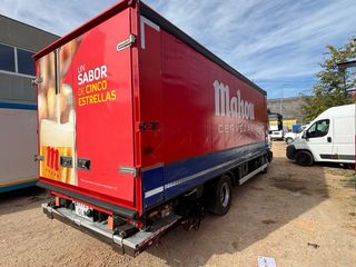 Iveco Eurocargo Tauliner botellero elevadora