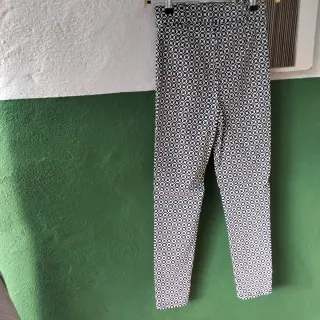 Pantalón estampado geométrico