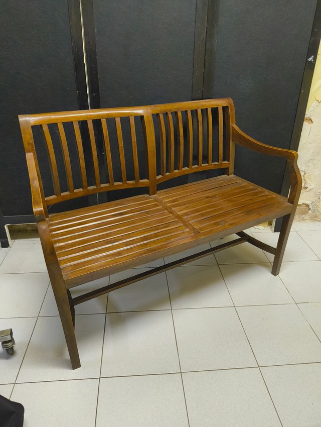 Banco de madera precioso