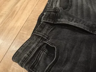 Pantalón gris talla 40