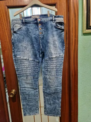 Pantalón vaquero desgastado talla 52-54