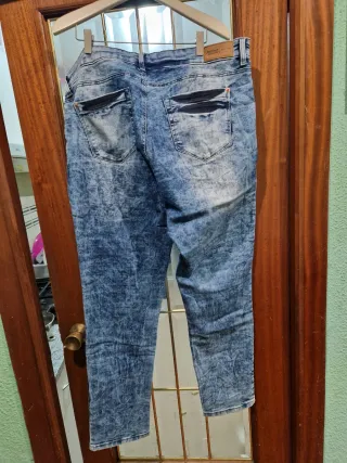 Pantalón vaquero desgastado talla 52-54