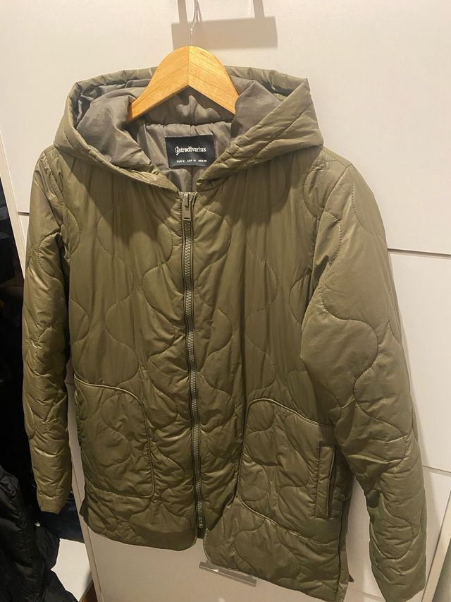 Abrigo acolchado verde Stradivarius Talla M