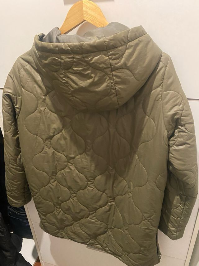 Abrigo acolchado verde Stradivarius Talla M