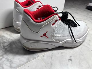 Zapatillas Jordan Max Aura 3 Blancas Rojas