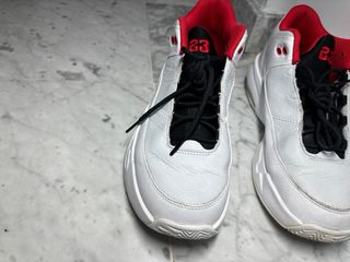 Zapatillas Jordan Max Aura 3 Blancas Rojas