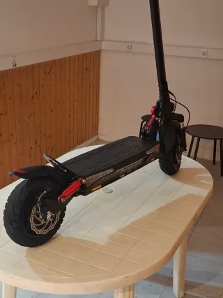 Patinete eléctrico negro