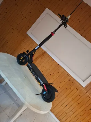 Patinete eléctrico negro