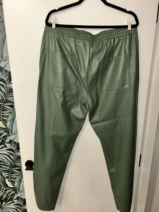 Traje polipiel Zara verde