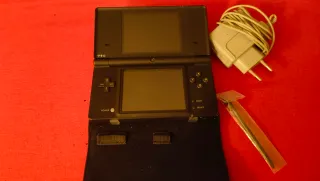 Nintendo DSi Negra + 3 Juegos