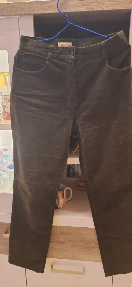 Pantalón de pana verde oscuro