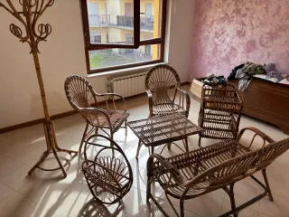 Salotto in vimini: 2 poltrone, divanetto, tavolino