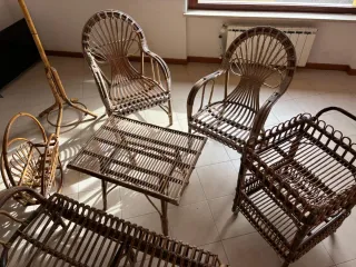 Salotto in vimini: 2 poltrone, divanetto, tavolino