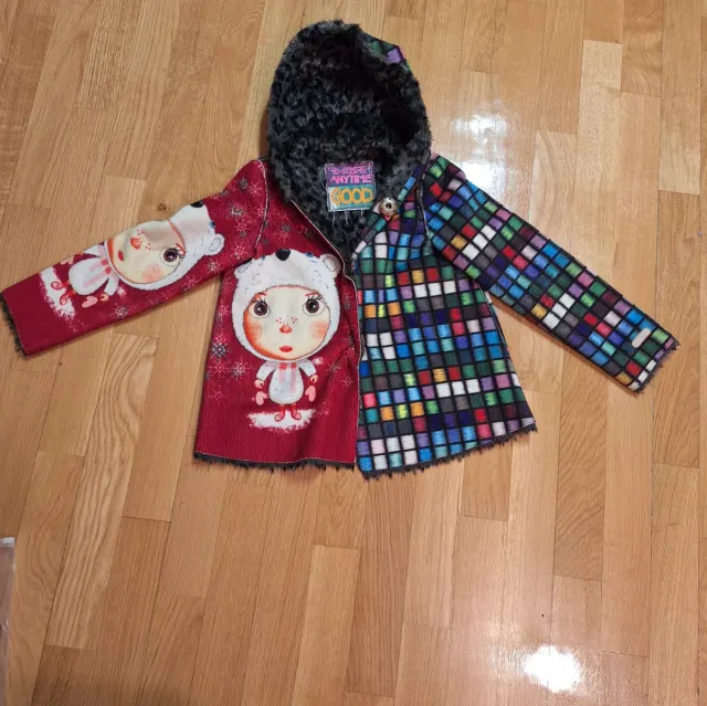 Abrigo CUSTO peludo con patrones coloridos Talla 8