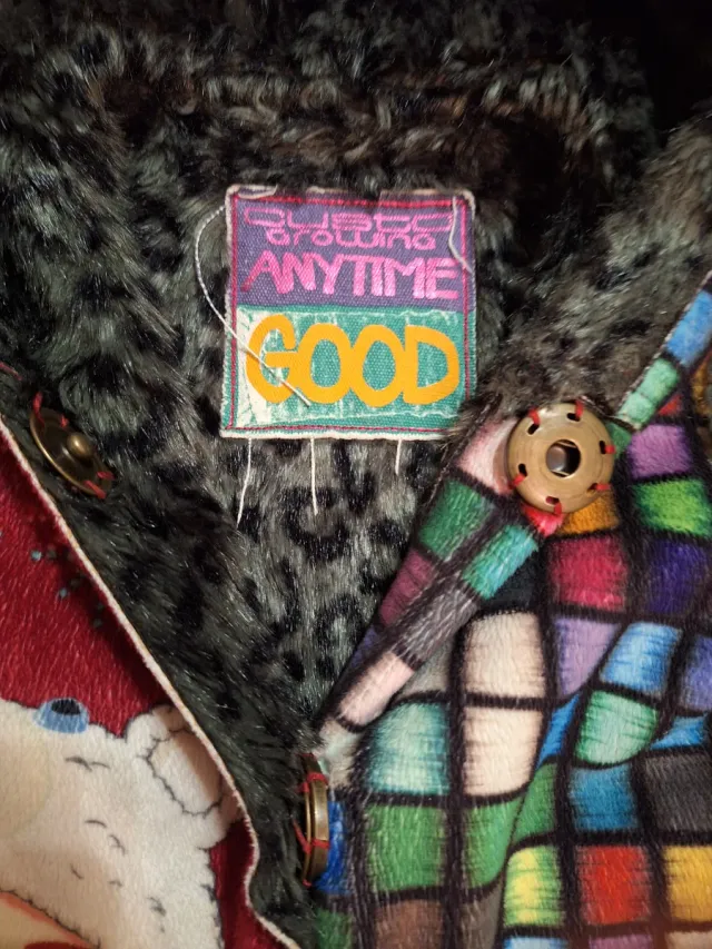 Abrigo CUSTO peludo con patrones coloridos Talla 8