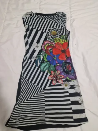 Vestido estampado floral y rayas