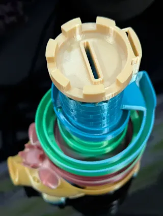 Porco Mealheiro com Pistas para Moedas