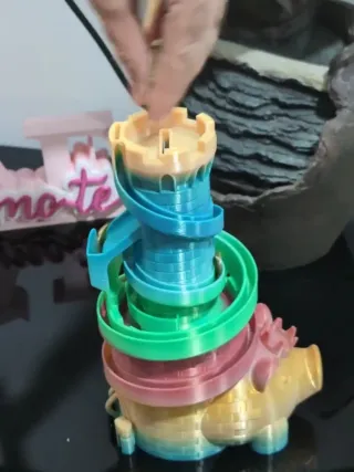 Porco Mealheiro com Pistas para Moedas