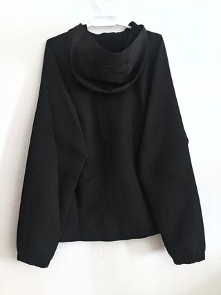 Chaqueta deportiva Nike en color negro talla M