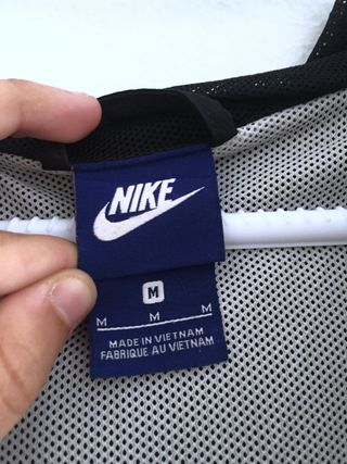 Chaqueta deportiva Nike en color negro talla M