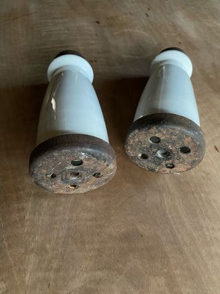 Antiche coppie di isolanti elettrici in porcellana