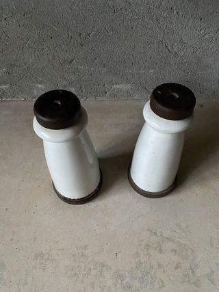 Antiche coppie di isolanti elettrici in porcellana
