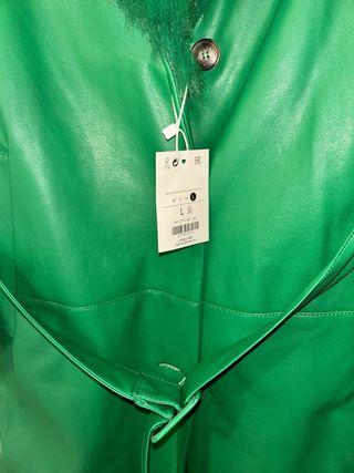 Abrigo Bershka polipiel verde
