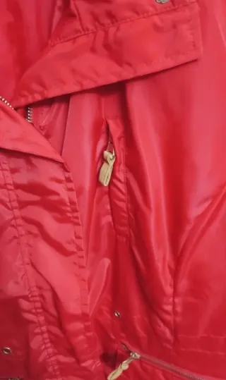 Parka color coral de entretiempo