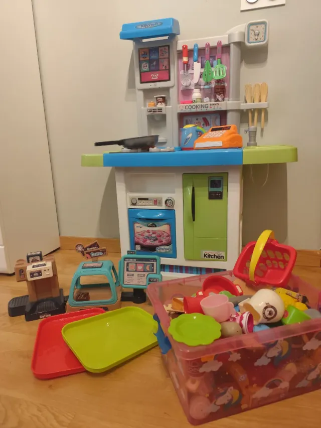 Cocina de juguete con accesorios