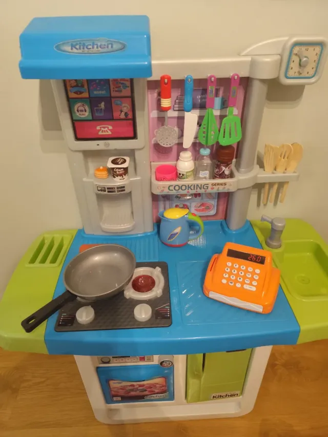 Cocina de juguete con accesorios